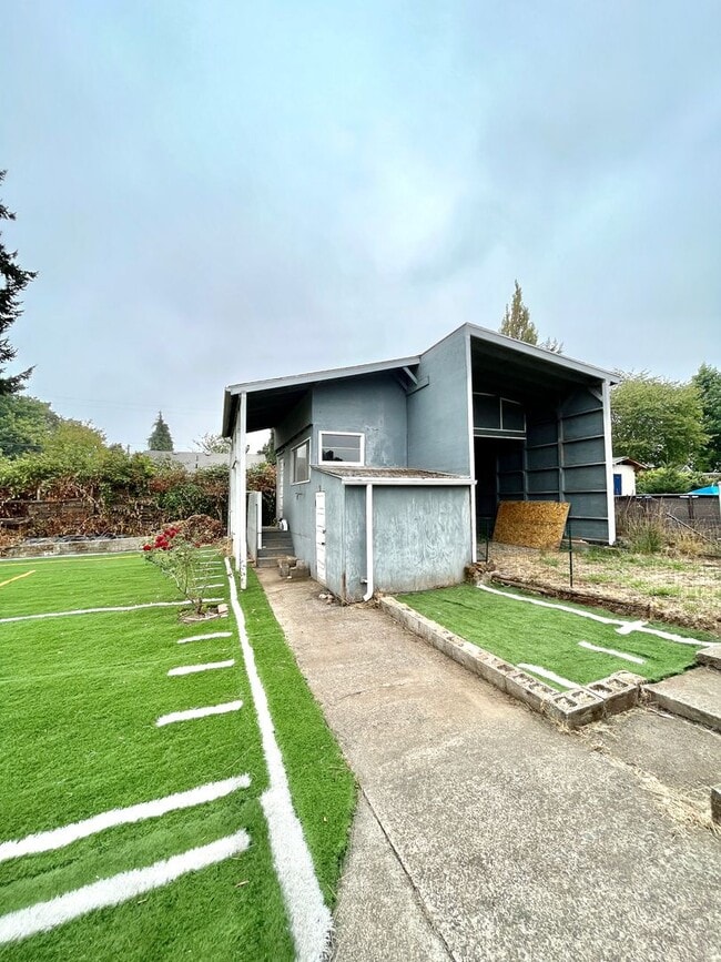 Building Photo - Cozy Single family home with two car garage and controlled access gate