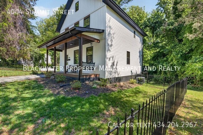 Building Photo - 4004 Summit St