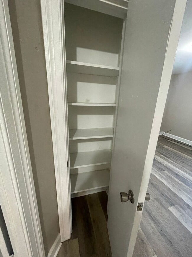 Building Photo - 514 Macon St S