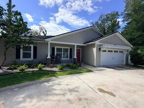 Building Photo - 3206 Oak Bluff Ln