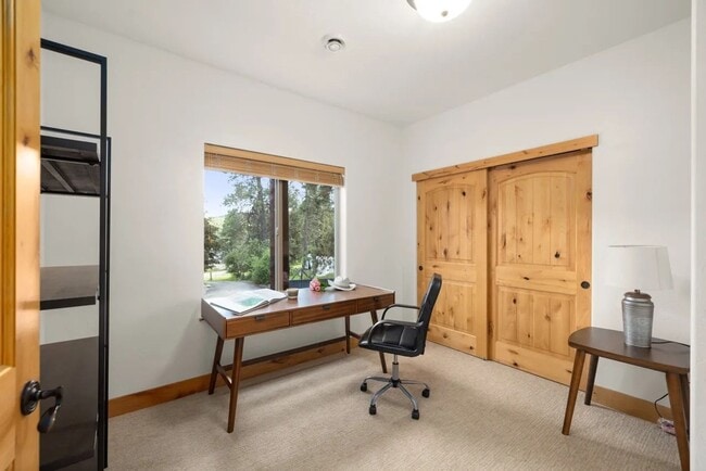 Building Photo - 3 Bed 2 Bath Condo!