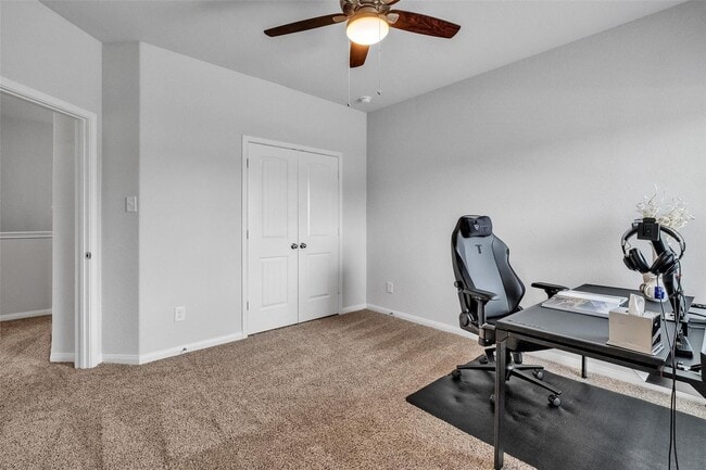 Building Photo - Beautifully maintained 2-story home in the desirable Camillo Lakes community, offering 3 bedrooms...