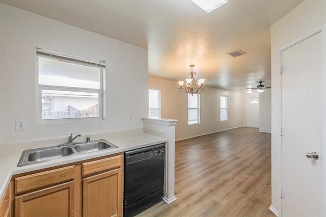 Building Photo - 213 Cres Ridge Dr