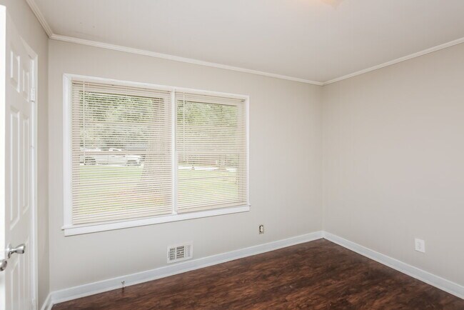 Building Photo - 1201 Valerie Woods Dr