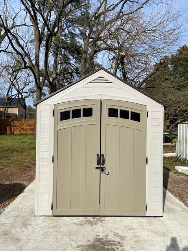 Building Photo - Cozy & Convenient 2 Bed, 1 Bath Home