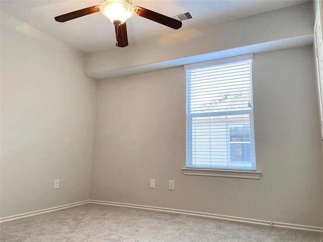 Building Photo - 27 Whitekirk Pl