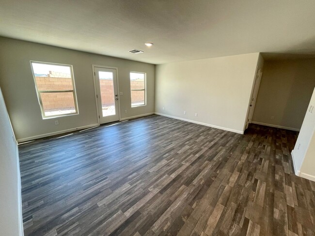 Building Photo - Beautiful 2022 New Construction 3 Bedroom ...