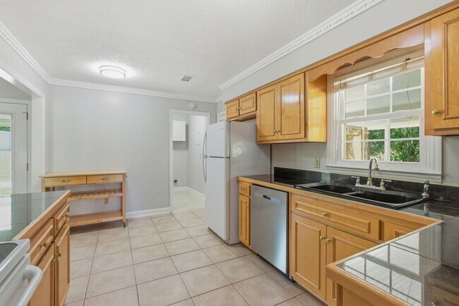 Building Photo - Renovated North Columbus Home with Fenced Yard!