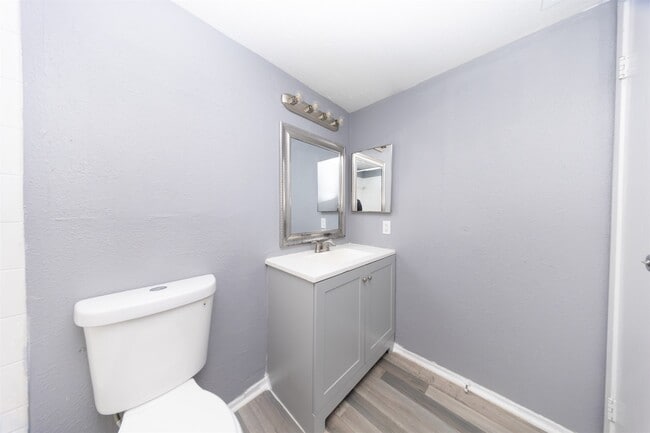 Building Photo - 13480 S Thorntree Dr