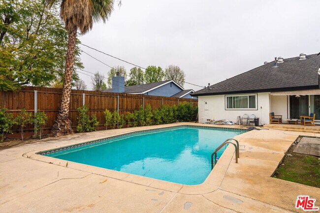 Building Photo - 8901 Rubio Ave