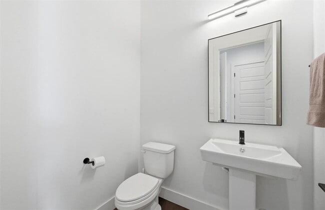 Building Photo - 904 Catalpa St