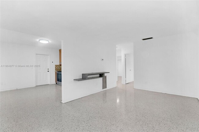 Building Photo - 2931 SW 39th Ave