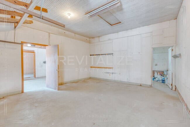 Building Photo - 3 Bed 2 Bath Gem in Midtown Mobile!!