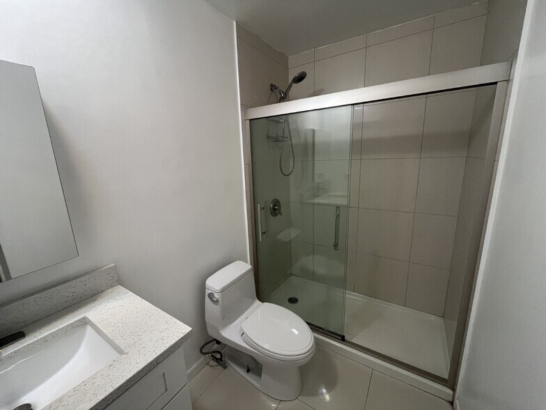 Building Photo - 5680 N Elston Ave