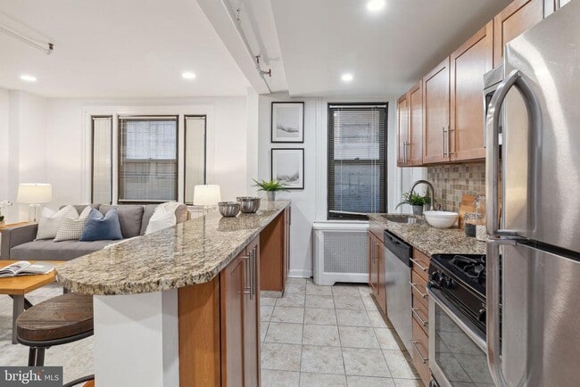 Building Photo - 2031 Locust St