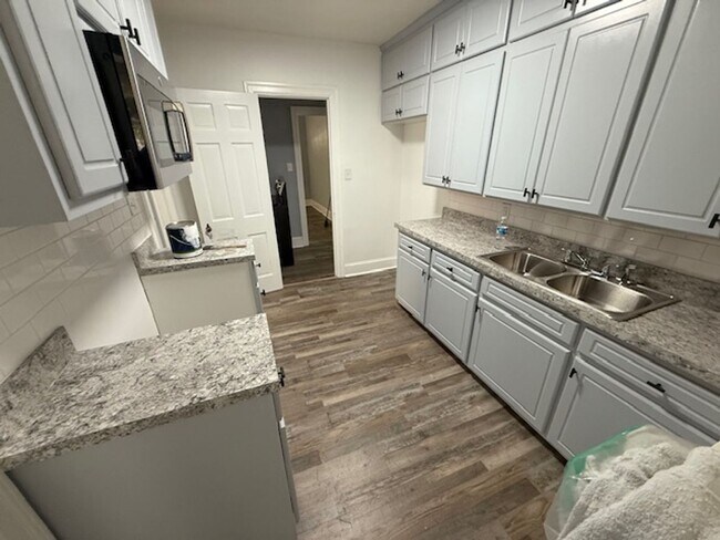 Building Photo - 809 Rose St