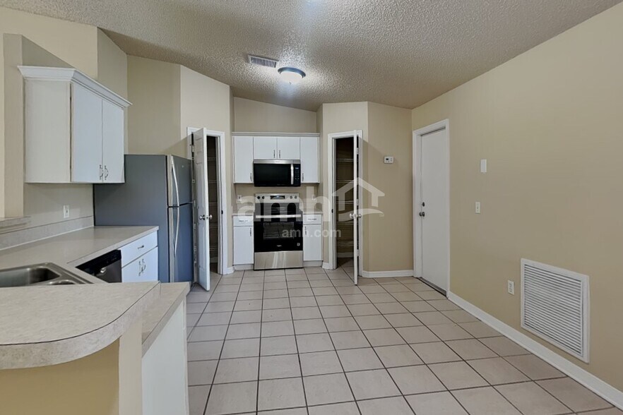Building Photo - 224 Sawyerwood Pl