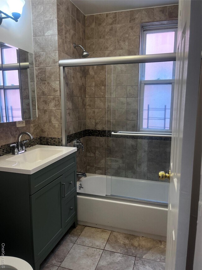 Building Photo - 1129 Noble Ave