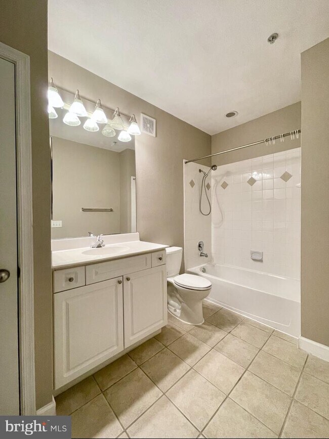 Building Photo - 501 Hungerford Dr