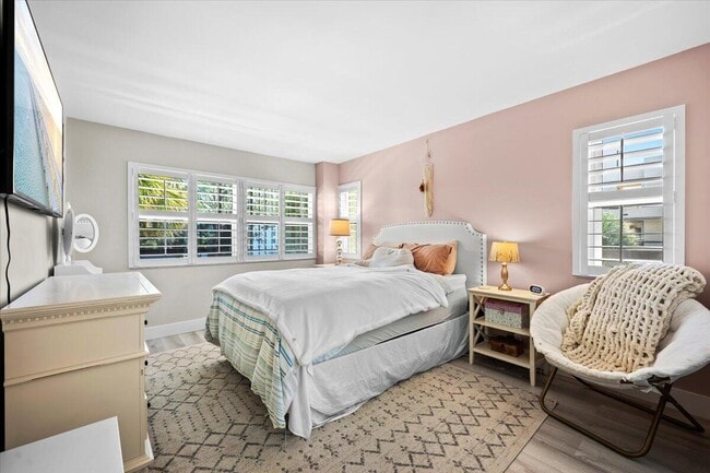 Building Photo - 364 Golfview Rd