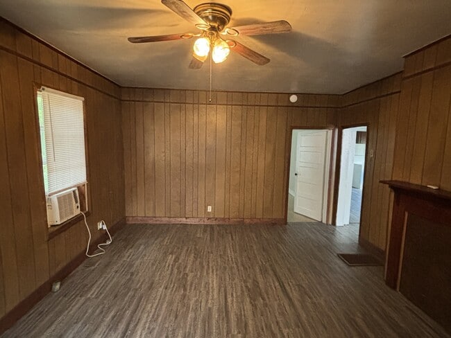 Building Photo - 553 State Rd 210