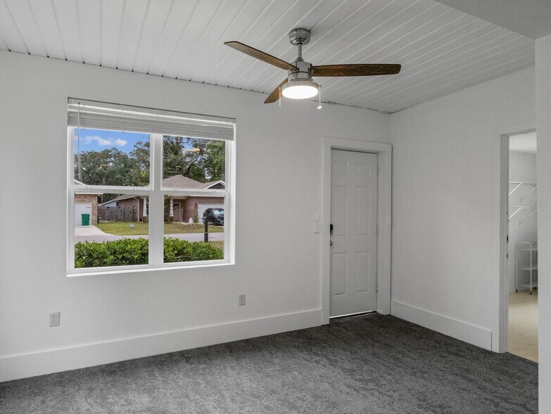 Building Photo - 1572 Cedar St