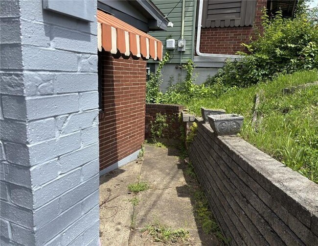 Building Photo - 931 Hilltop St