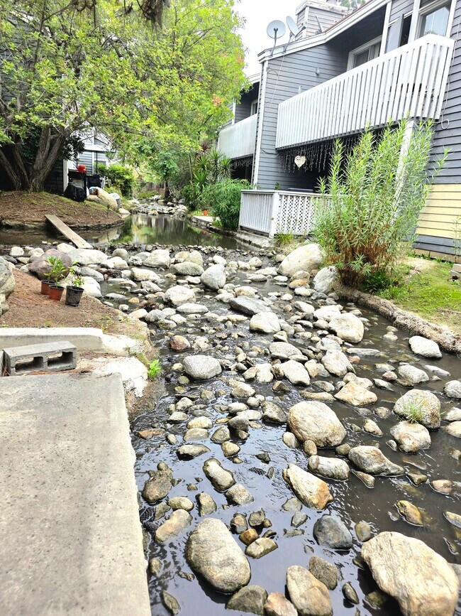 Building Photo - 25369 Pine Creek Ln