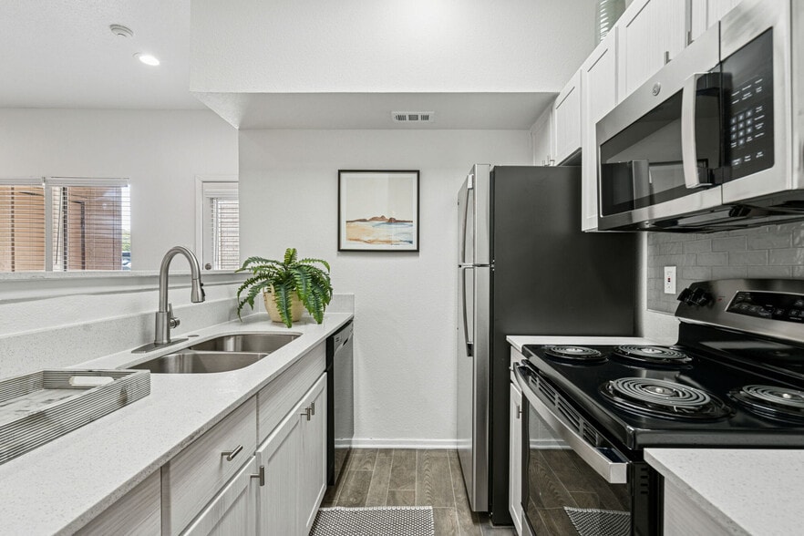 Building Photo - Hidden Ridge Apartments