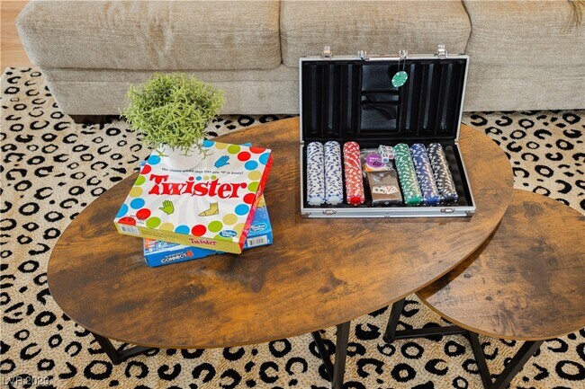 Building Photo - 2205 Santa Paula Dr