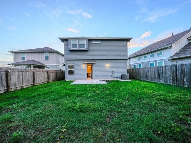 Building Photo - 10613 Harwood Overlook Cove