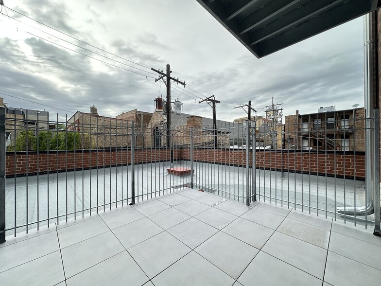 Building Photo - 3160 N Broadway