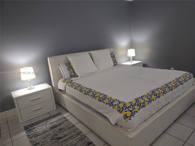 Building Photo - 2171 NE 66th St