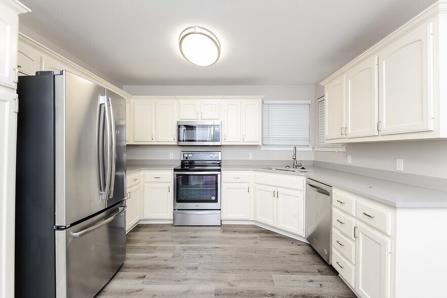 Building Photo - 1105 Brookhaven Dr