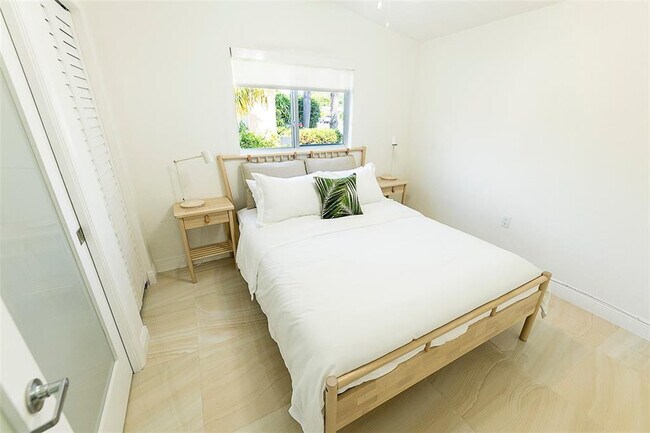 Building Photo - 1162 Hayes St