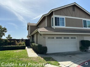 Building Photo - Spacious remodeled townhome in The Cape at...