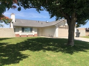 Building Photo - South Bakersfield Home