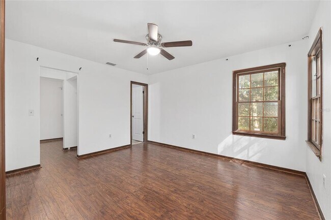 Building Photo - 8305 SW 46 Ln