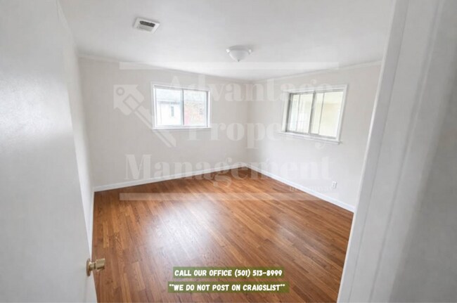 Building Photo - 1012 Woodside Dr