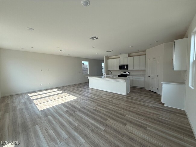 Building Photo - 9997 River Corral St