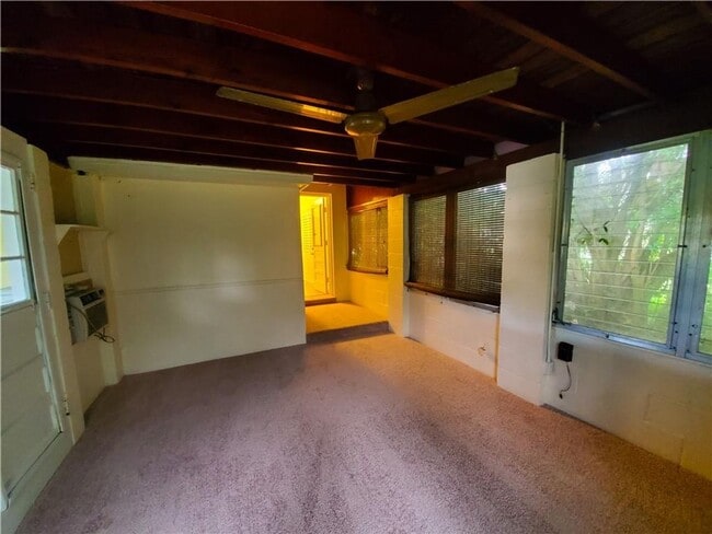 Building Photo - ANNUAL RENTAL 2/1 COTTAGE