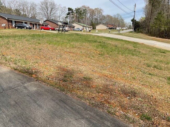 Building Photo - 382 TURNER St