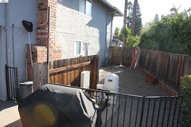 Building Photo - 3253 Pomace Ct