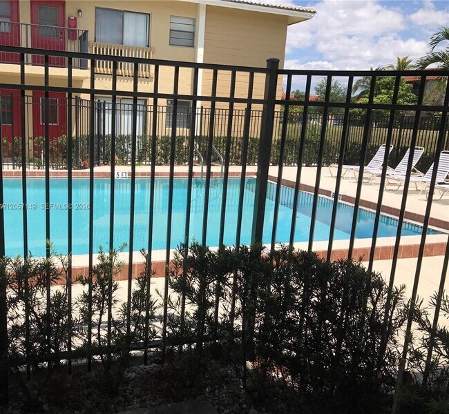 Building Photo - 2631 Riverside Dr