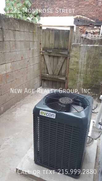 Building Photo - 1221 Montrose St