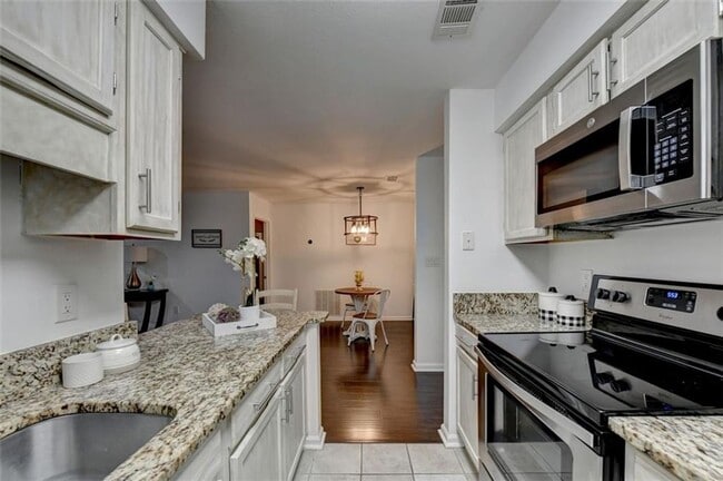 Building Photo - 2 Bedroom 2 Bath in Buckhead