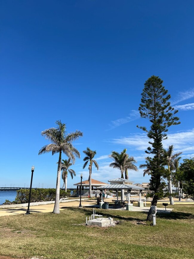 Building Photo - Historical Punta Gorda across from Gilchri...