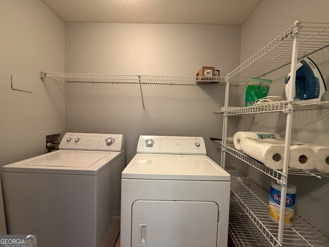 Building Photo - 211 North Ave