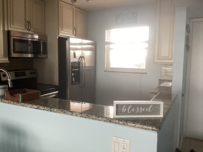 Building Photo - 1391 S Ocean Blvd