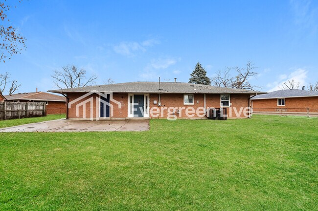 Building Photo - 6660 Celestine St